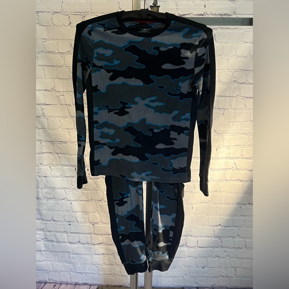 Climatesmart boys camo fleece pajama/long Johns set. Lg. Worn once or twice.